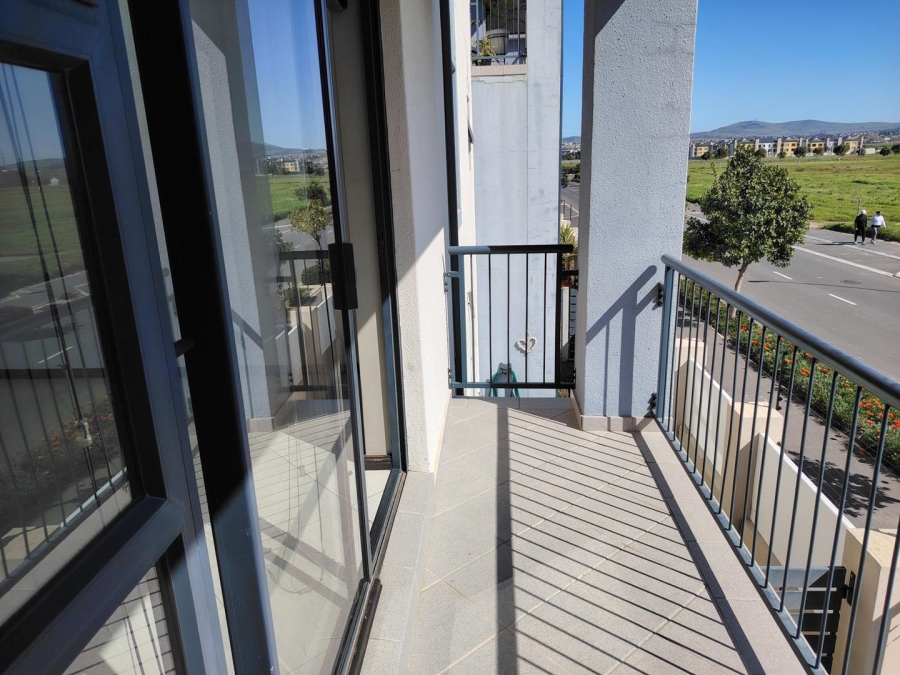 To Let 1 Bedroom Property for Rent in Buhrein Western Cape